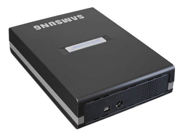 Quemador Samsung LightScribe, Color Negro, Externo:
DVD+RW: Graba/Regraba/Lee: 22x/8x/16x,
DVD+R DL: Graba 16X, DVD-R DL: Graba 12X,
DVD-RW: Graba/Regraba/Lee: 22x/6x/16x,
CD-RW: Graba/Regraba/Lee: 48x/32x/40x. USB 2.0