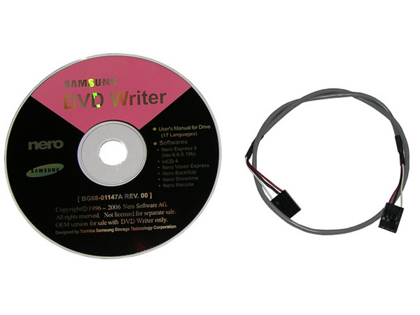 Quemador Samsung, Multiformato, (OEM):
DVD+RW: Graba/Regraba/Lee: 18x/8x/12x,
DVD+R DL: 8x, DVD-R DL: 8x, DVD-RAM: 12x,
DVD-RW: Graba/Regraba/Lee: 18x/6x/12x,
CD-RW: Graba/Regraba/Lee: 48x/32x/40x