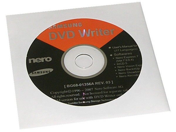 Quemador Samsung, Multiformato, IDE:
DVD+RW: Graba/Regraba/Lee: 20x/8x/16x,
DVD+R DL: 12x, DVD-R DL: 12x, DVD-RAM: 12x,
DVD-RW: Graba/Regraba/Lee: 20x/6x/16x,
CD-RW: Graba/Regraba/Lee: 48x/32x/48x
