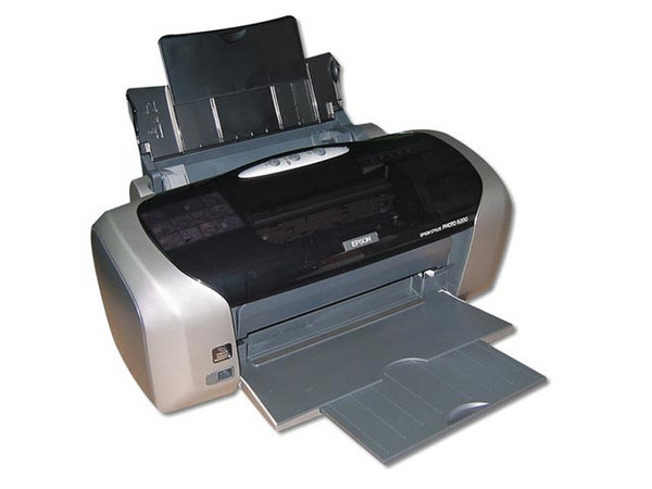 Impresora Epson Stylus Photo R200, 5760 x 1440 dpi, 6 Tintas, impresión directa sobre CDs y DVDs imprimibles.