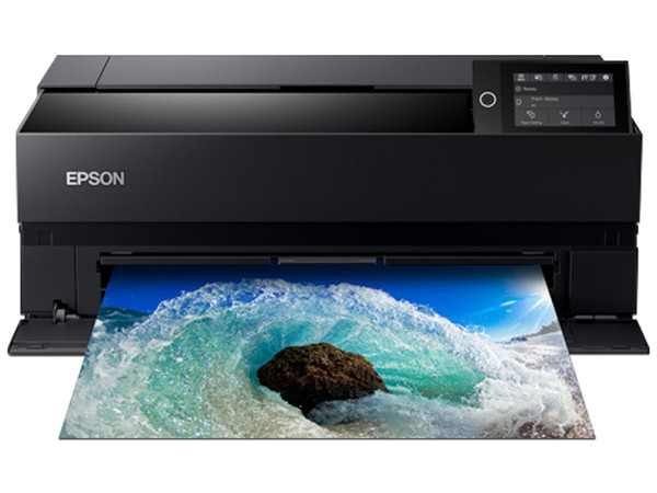 Impresora Fotográfica Epson SureColor P900, Resolución hasta 5760 x 1440 dpi, Wi-Fi, Ethernet, USB. Incluye bandeja para impresión de CD.