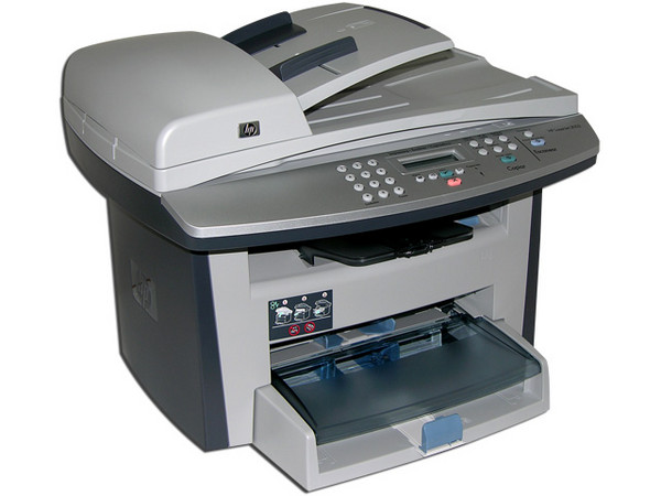 Multifuncional HP LaserJet 3052. Impresora/Copiadora/Scanner. 19 PPM, 1200DPI, Interfase USB y Red 10/100Mbps