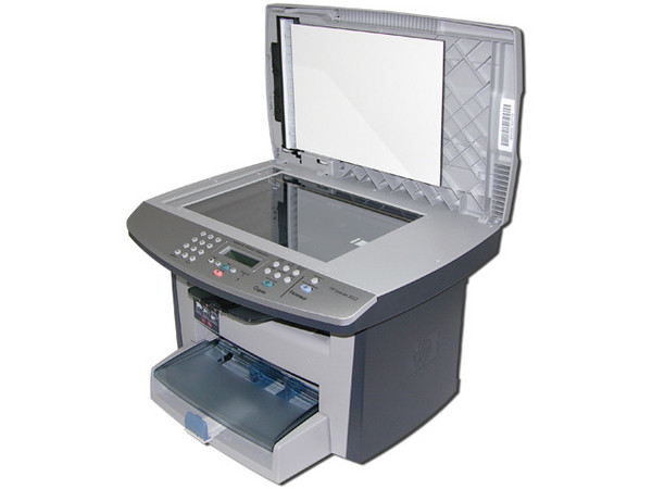 Multifuncional HP LaserJet 3052. Impresora/Copiadora/Scanner. 19 PPM, 1200DPI, Interfase USB y Red 10/100Mbps