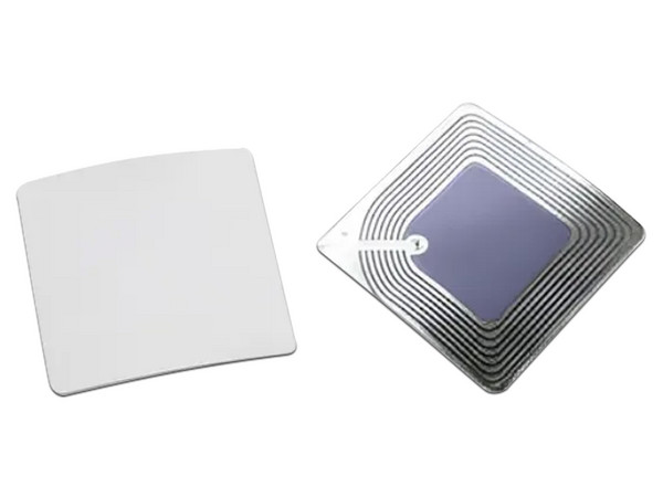 Rollo de Etiquetas Adheribles RF CENTURY GF4040H, 40 x 40 mm, 100 Etiquetas.