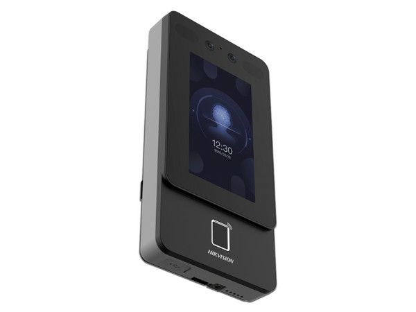 Terminal Hikvision Min Moe de reconocimiento facial y huella con lector PROX EM, exterior IP65, Hasta 1.5 mts en lectura de rostro, Soporta P2P, 1,500 Rostros, 3,000 huellas, Salida 12 Vcd para chapa, PoE.