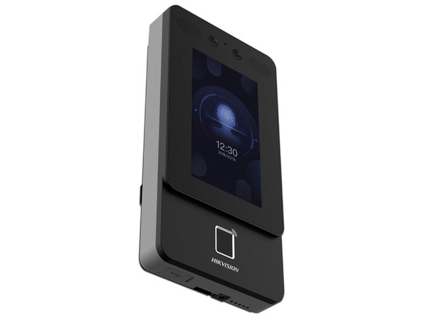 Terminal Hikvision Min Moe de reconocimiento facial y huella con lector MIFARE, exterior IP65, Hasta 1.5 mts en lectura de rostro, Soporta P2P, 1,500 Rostros, 3,000 huellas, Salida 12 Vcd para chapa, PoE.