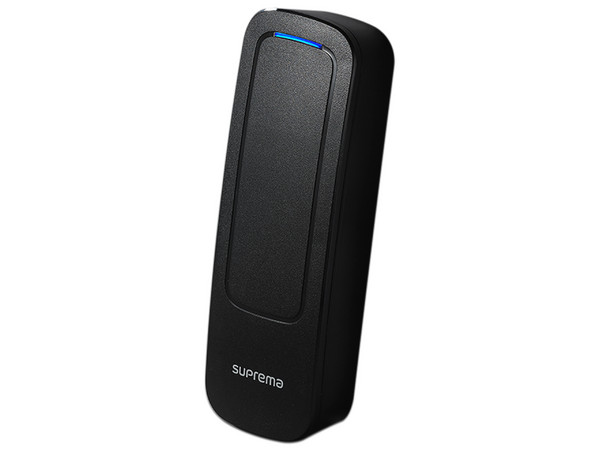 Controlador de una puerta de uso en exterior Suprema, con lector de tarjetas Multitecnolgía, NFC y Bluetooth.