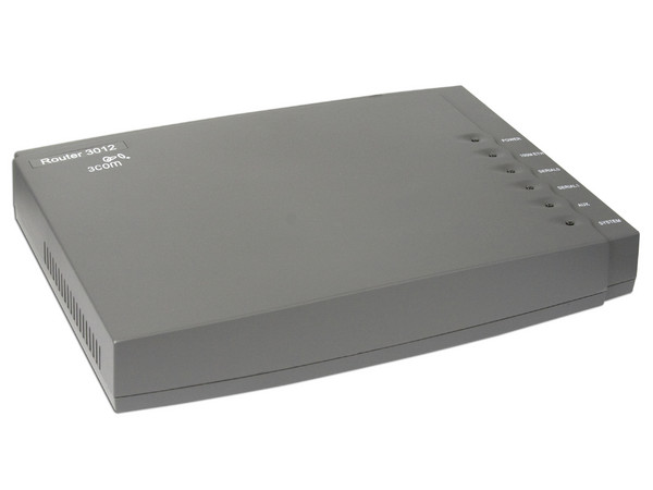 Ruteador 3Com 3012 acceso a WAN para oficinas remotas.
Un puerto 10/100BASE-T; dos serie (Sínc/Asínc); uno de Consola, y uno serie AUX