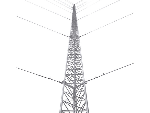 Kit de Torre Arriostrada SYSCOM KTZ-30E-015 de Piso de 15m Altura, Con Tramo STZ30 Galvanizado Electrolítico (No incluye retenida de 1.8