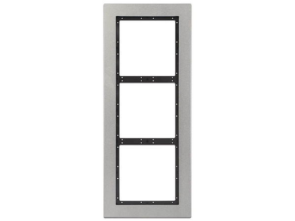 Panel frontal para 3 módulos con material de acero inoxidable y protección IP65/IK07, compatible con VTO4202F.
