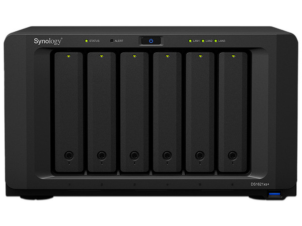 Servidor NAS Synology DS1621XS+:
Procesador Intel Xeon D-1527 (Hasta 2.20 GHz),
Memoria RAM 8GB DDR4 ECC, 
No incluye Disco Duro (Soporta 2.5