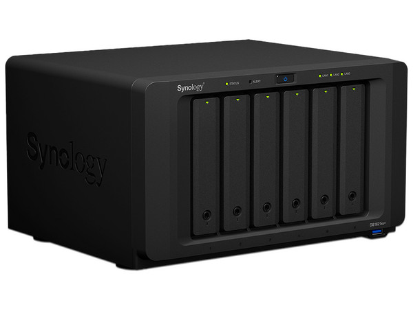 Servidor NAS Synology DS1621XS+:
Procesador Intel Xeon D-1527 (Hasta 2.20 GHz),
Memoria RAM 8GB DDR4 ECC, 
No incluye Disco Duro (Soporta 2.5