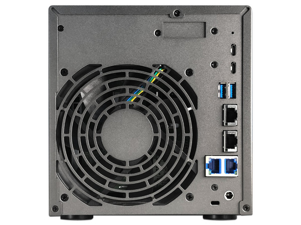 Servidor NAS ASUSTOR LOCKERSTOR 4 Gen3 (AS6804T):
Procesador Quad-Core 2.3 GHz, Memoria de 16GB ECC DDR5, 
4 Ranuras SATA3 (6GB/s) y 4 Ranuras M.2 NVMe, Compatible con Discos de 3.5