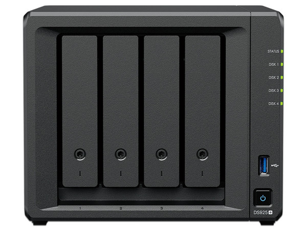 Servidor NAS Synology DS925+: 
Procesador AMD Ryzen V1500B (hasta 2.2 GHz), 
Memoria RAM de 4GB DDR4, 
hasta 4 Bahias, 
Color Negro.