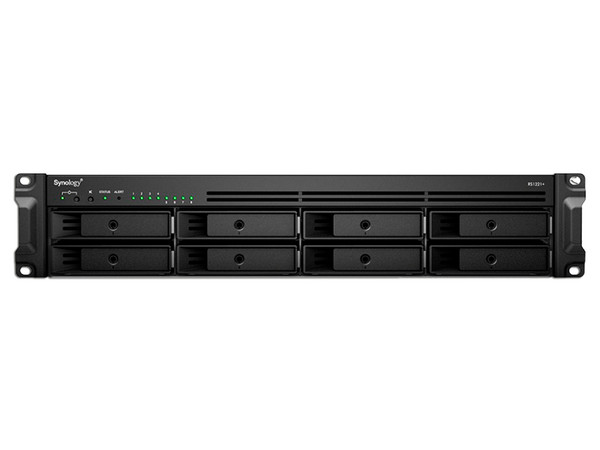 Servidor NAS Synology RS1221+: 
Procesador AMD Ryzen V1500B (hasta 2.2 GHz), 
Memoria de 4GB DDR4, 
Hasta 8 Bahías SATA, 
No incluye Discos.