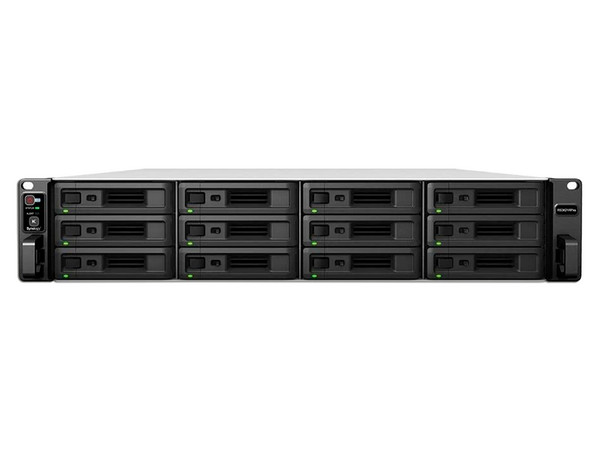Servidor NAS SYNOLOGY RS3621RPXS: 
Procesador Intel Xeon D-1531 (hasta 2.7 GHz), 
Memoria de 8GB DDR4, 
Hasta 12 bahías SATA, 
No incluye Discos Duros.