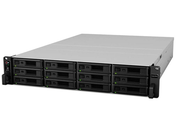 Servidor NAS SYNOLOGY RS3621RPXS: 
Procesador Intel Xeon D-1531 (hasta 2.7 GHz), 
Memoria de 8GB DDR4, 
Hasta 12 bahías SATA, 
No incluye Discos Duros.