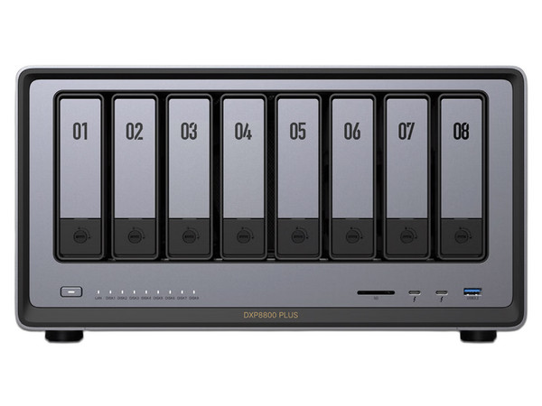 Servidor NAS UGREEN NASync DXP8800 Plus: 
Procesador Intel Core i5 1235U (hasta 4.4 GHz), 
Soporta Hasta 64GB DDR5, 
2 Ranuras SSD M.2,
8 Bahías SATA de 2.5