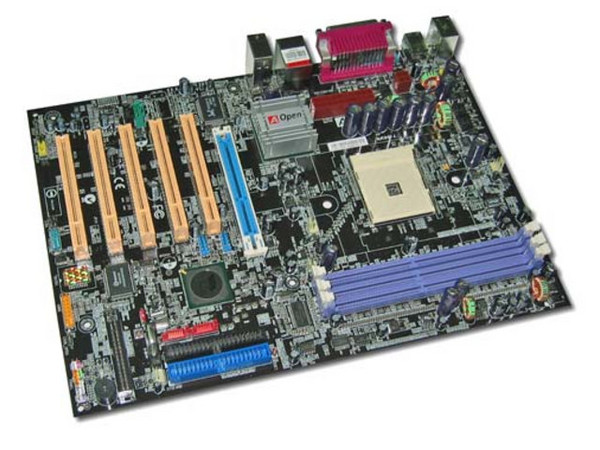 T. Madre AOpen AK86-L, ChipSet VIA K8T800,
Soporta: Athlon 64, Sempron 3100+, Socket 754,
Integrado: Audio 5.1, 2 Serial ATA y Red,
Memoria: DDR 266/333/400 Mhz, 3 Bancos, 3GB Max,
Diseño: ATX, Puertos: 5x PCI, 1x AGP 8X
