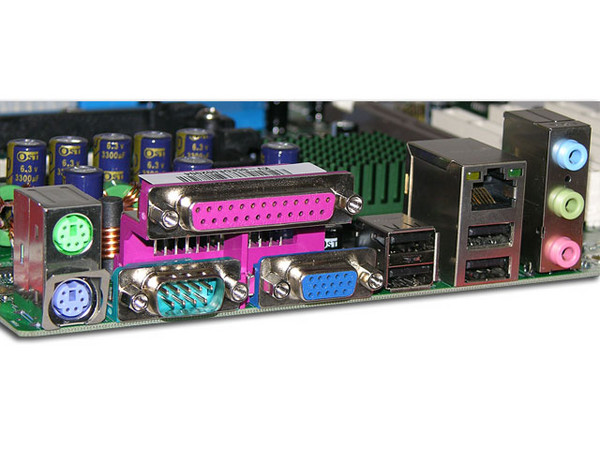 T. Madre Abit KV-85, ChipSet K8M800 / VT8237R,
Para: AMD Athlon 64 / Sempron Socket 754,
Integrado: Audio 5.1, Video VIA UniChrome, Red 10/100M,
Memoria: 2x DDR, 400Mhz, Max.2GB, Diseño: MicroATX,
Ptos: 1x AGP 8X, 3x PCI, 2x USB