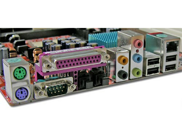 T. Madre Abit KV8 Pro, Chipset VIA K8T800,
Soporta:Procesadores AMD Athlon 64/Sempron Socket 754,
Integrado:Audio 6 Canales, Red 100/1000Mbps,
Memoria:2x DDR400/333,
Diseño:ATX, Ptos: AGP 8X, 5xPCI
