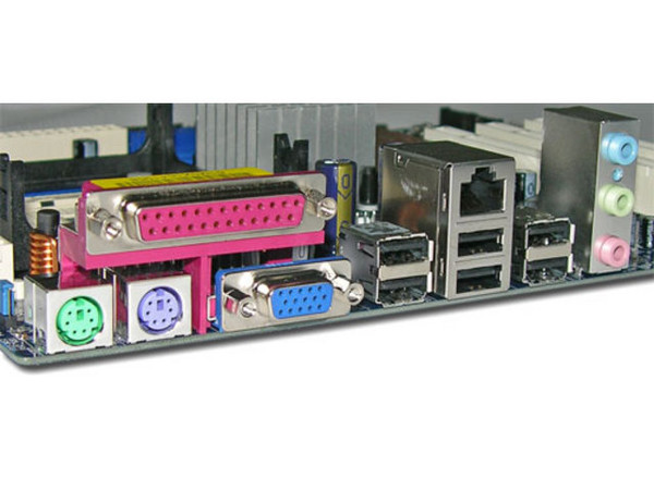 Tarjeta Madre ASRock P4VM800, ChipSet VIA P4M800,
Soporta: Pentium 4 Prescott/Celeron, Bus 800/533/400MHz,
Memoria: DDR 400/333Mhz, 2 Bancos, 2GB Max,
Integrado: Audio 6 canales, Video y RED 10/100Mbps,
Diseño: Micro ATX, Ptos: 1x AGP 8x, 3x PCI, 1x