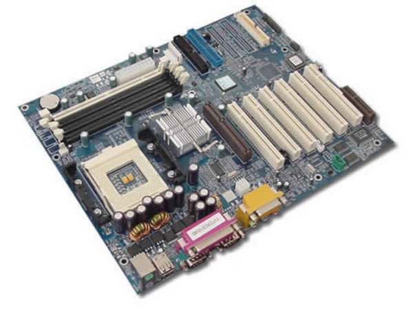 T. Madre Biostar M7TDR, ChipSet Intel 845/ICH2
Soporta hasta: P4 hasta 2.0, Socket *423*, BUS de 400Mhz
Integrado: Audio AC97, 
Memoria: SDRAM DIMM PC133, 3Gb Max, (4 Bancos),
Diseño: ATX Completo, Ptos: 1x AGP, 6x PCI, 1x CNR