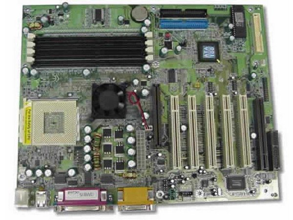 T. Madre BIOSTAR M7VIB VIA KT266/VT8233 con sonido, ATX, soporta AMD Athlon hasta 1.4 GHZ, Duron hasta 950 Mhz, Socket A, BUS de 200/266 MHZ, **MEMORIA DDR**, ATA-100.