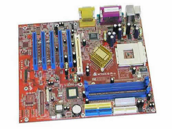 T. Madre Biostar M7NCD Pro, ChipSet NVIDIA nForce2 Ultra
Soporta AMD Athlon XP 3200+ , Duron,  266/333/400 MHz
Integrado: Audio AC'97 y LAN 10/100Mbps
Memoria Dual Channel DDR 200/266/333/400 (3 Bancos)
Diseño: ATX Completo, Puertos: 5x PCI, 1x AGP