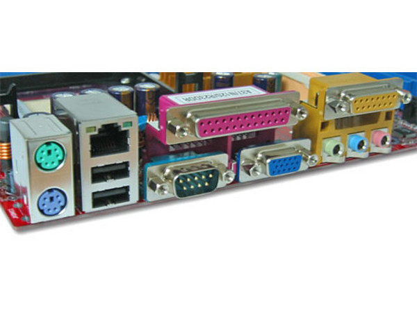 T. Madre Biostar U8668-D, ChipSet VIA P4M266A,
Soporta P4 hasta 3.06GHz y Celeron 2.8GHz BUS400/533Mhz,
Memoria: PC2100 DDR SDRAM  (2 Bancos), 2Gb Max,
Integrado: Audio AC97, Video S3, RED 10/100Mbps,
Diseño: Micro ATX, Ptos. 3x PCI, 1x AGP