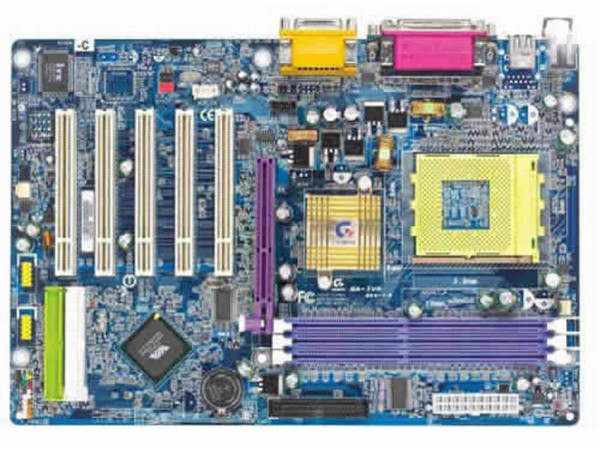 T. Madre GigaByte GA7VAC ChipSet VIA KT333, Soporta hasta: AMD XP 2600+, Duron 1.3Ghz, Integrado: Audio AC97, IDE: ATA-100/133, Memoria: 3x DDR DIMM DDR333/PC1600/PC2100, 3Gb Max, Diseño: ATX Completo, Ptos. 1x AGP, 5x PCI, 1x CNR