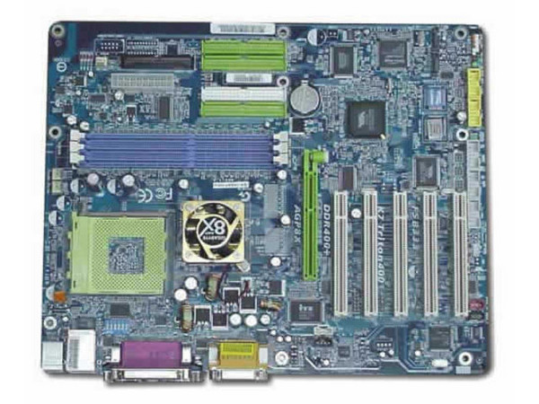 T. Madre GigaByte GA-7VAXP Ultra, ChipSet VIA KT400,
Soporta AMD XP y Duron con BUS /333/266 MHZ, 
Integrado: Audio AC97', 6 USB 2.0, Raid ATA133, 
2 Puertos Serial ATA (SATA), Puerto FireWire
Diseño: ATX Completo,  1x AGP (4x/8x), 5x PCI