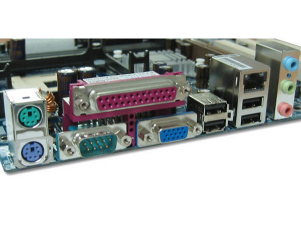 Tarjeta Madre Gigabyte 8VM533M-RZ, ChipSet VIA P4M266A,
Soporta: Pentium 4 y Celeron  c/BUS de 400 y 533Mhz,
Integrado: Audio 6 canales, Video y RED 10/100Mbps,
Memoria: DDR266/DDR200 (2 Bancos), 2GB Max,
Diseño: Micro ATX, Ptos: 1x AGP 4x, 3x PCI.