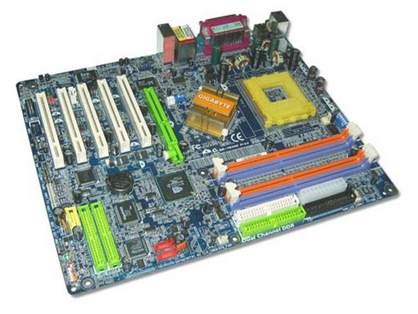 T. M. GIGABYTE GA-7N400 Pro2, ChipSet nForce2 Ultra 400,
Soporta: Athlon XP, Duron / Bus 266/333/400 MHz,
Integrado: Audio de 6 canales, RED, 6 USB2, 1 FireWire,
Memoria: DDR 400/333/266, 4 Bancos, 3GB Max,
Diseño: ATX, Puertos: 5x PCI, 1x AGP 4x/8x