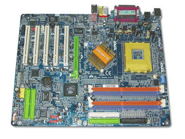 T. M. GIGABYTE GA-7N400 Pro2, ChipSet nForce2 Ultra 400,
Soporta: Athlon XP, Duron / Bus 266/333/400 MHz,
Integrado: Audio de 6 canales, RED, 6 USB2, 1 FireWire,
Memoria: DDR 400/333/266, 4 Bancos, 3GB Max,
Diseño: ATX, Puertos: 5x PCI, 1x AGP 4x/8x