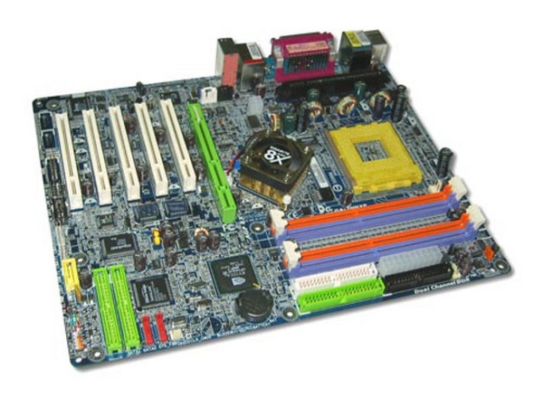T. M. GIGABYTE GA-7NNXP, ChipSet nForce2 Ultra 400,
Soporta: Athlon XP, Duron / Bus 266/333/400 MHz,
Integrado: Audio Dolby Digital 3D, RED, 6 USB2, 2 FireWire,
Memoria: DDR 400/333/266, 4 Bancos, 3GB Max,
Diseño: ATX, Puertos: 5x PCI, 1x AGP 4x/8x