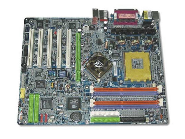 T. M. GIGABYTE GA-7NNXP, ChipSet nForce2 Ultra 400,
Soporta: Athlon XP, Duron / Bus 266/333/400 MHz,
Integrado: Audio Dolby Digital 3D, RED, 6 USB2, 2 FireWire,
Memoria: DDR 400/333/266, 4 Bancos, 3GB Max,
Diseño: ATX, Puertos: 5x PCI, 1x AGP 4x/8x