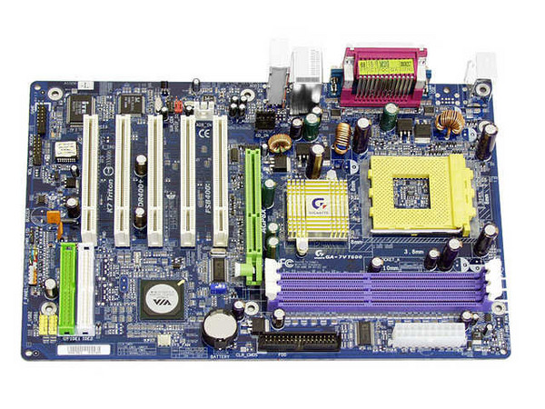 T. Madre GigaByte GA-7VT600-L, ChipSet VIA KT600, 
Soporta: AMD Athlon XP/Duron con BUS de 400/333/266MHz, 
Memoria: 3x DIMM DDR400/333/266, 3GB Max., 
Integrado: Audio 6 Canales y Red 10/100Mbps, 
Diseño: ATX Completo, Ptos: 1x AGP, 5x PCI