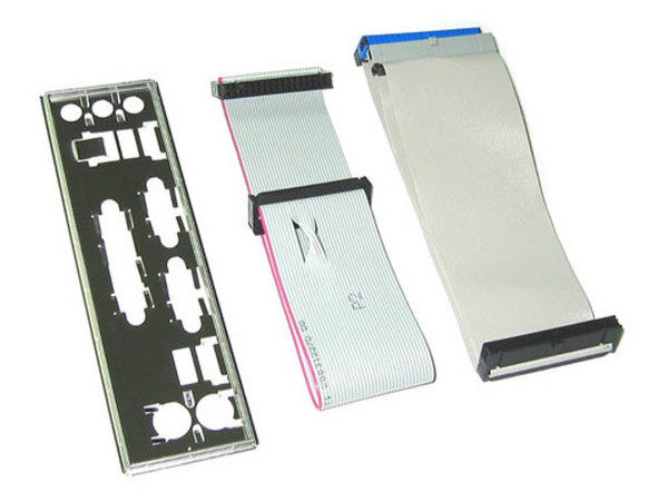 Tarjeta Madre Intel D845GVSRL, ChipSet Intel 845GV,
Soporta: P4/Prescott/Celeron, BUS de 400/533Mhz, 
Memoria: SDRAM DDR 200/266/333, 2 Bancos, 2GB Max., 
Integrado: Video, Audio y Red 10/100Mbps
Diseño: MicroATX, Puertos: 3x PCI, 4x USB 2.0