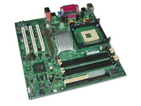 T. Madre Intel BOXD865GLC, ChipSet Intel 865G
Soporta: P4 y Celeron con H.T. y BUS de 400/533/800Mhz
Integrado: Video Intel y Sonido SoundMAX 4 XL
2 Ptos. IDE y 2 Ptos. Serial ATA
Memoria: SDRAM DDR 400/333/266
Diseño: MicroATX, Puertos: 1x AGP, 3x