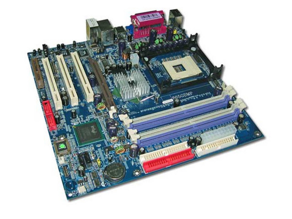 T. Madre JETWAY 865GDMP, ChipSet Intel 865G,
Soporta: P4 con H.T. y BUS de 400/533/800MHz,
Integrado: Video 3D, Audio de 6 canales y Red,
Memoria: SDRAM DDR 333/400, 4 Bancos, 4GB Max,
Diseño: MicroATX, Ptos: 3x PCI, 1xAGP 8X.
