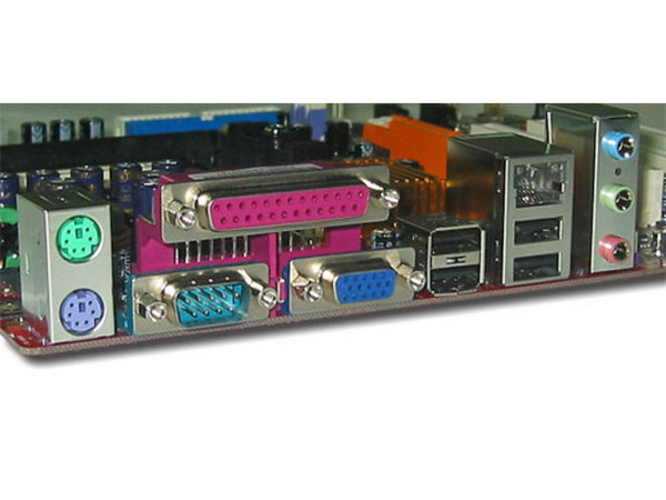 T. Madre PC CHIPS A21G, ChipSet K8M800/8237,
Para: Athlon AMD Athlon 64 / Athlon 64 FX, Socket 939,
Integrado: Video, Audio 6 canales, Red 10/100Mbps,
Memoria: 2xDDR, 400Mhz, Max. 2GB, Diseño: MicroATX,
Ptos: 1x AGP 8X, 3x PCI, 1x CN
