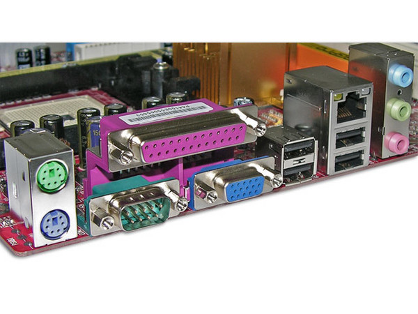 T. Madre PCCHIPS A31G, ChipSet SiS 761GX/965L,
Soporta: Athlon 64, Sempron, Socket 754,
Integrado: Audio AC'97, Video Mirage y Red,
Memoria: DDR 266/333/400 Mhz, 2 Bancos, 2GB Max,
Puertos: 2x PCI, 1x PCI EXPx16, 1x AGP 8X, 1x CNR