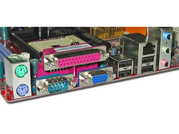 T. Madre PCCHIPS M871G, ChipSet SiS 760GX/964,
Soporta: Athlon 64, Sempron, Socket 754,
Integrado: Audio AC'97, 2 Serial ATA y Red,
Memoria: DDR 266/333/400 Mhz, 2 Bancos, 2GB Max,
Diseño: Micro-ATX, Puertos: 1x CNR, 2x PCI, 1x AGP 8X