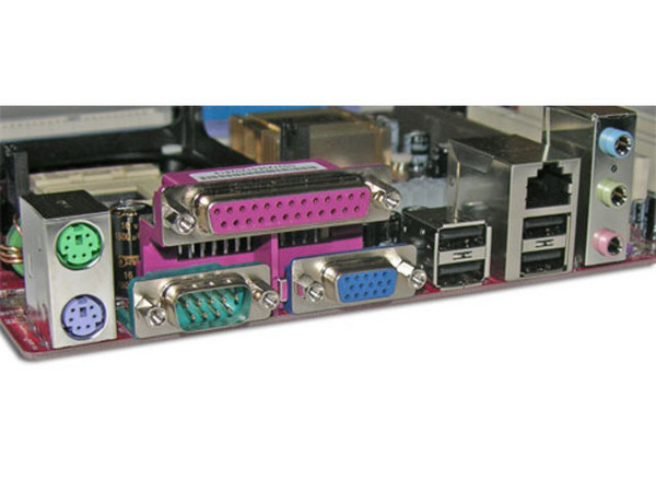 T. Madre PCCHIPS M925G, ChipSet VIA P4M266A,
Soporta Intel Celeron, Pentium 4 Prescott, 533/400Mhz,
Memoria: DDR 266/200 (2 Bancos), 2Gb Max,
Integrado: Audio 6 canales, Video, RED 10/100Mbps,
Diseño: Micro ATX, Ptos. 3x PCI, 1x AGP 4X, 1x CNR