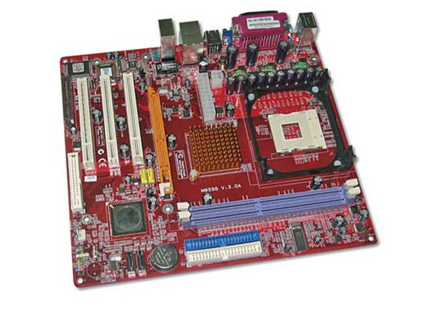 T. Madre PCCHIPS M955G, ChipSet VIA PM800/8237,
Soporta Intel Celeron, Pentium 4 HT & Prescott, 800/533/400Mhz,
Memoria: DDR400/333/266 (2 Bancos), 2Gb Max,
Integrado: Audio 6 canales, Video, RED 10/100Mbps,
Diseño: Micro ATX, Ptos. 3x PCI, 1x AGP 8