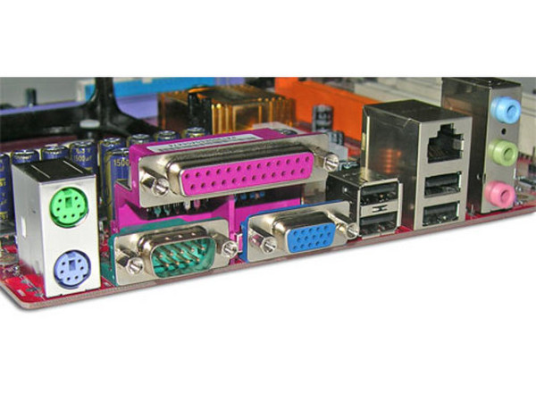 T. Madre PCCHIPS P25G, ChipSet VIA P4M800/8237,
Soporta Pentium 4 Prescott, Socket 478, 800/533/400MHz,
Memoria: DDR 400/333/266 (2 Bancos), 2Gb Max,
Integrado: Audio 6 canales, Video, RED 10/100Mbps,
Diseño: Micro ATX, Ptos. 3x PCI, 1x AGP 8X, 1x CN