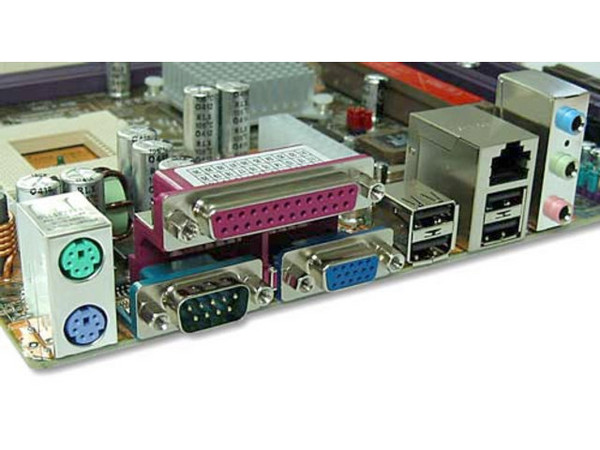 T. Madre SOYO K7VM333, ChipSet VIA KM266 PRO/VT8235,
Soporta: hasta AthlonXP 3000+ BUS 333MHz, Duron 1.8 GHz.
Integrado: Video, Red  (10/100), Audio AC97,
Memoria: 2 DIMM DDR 266/333 (Max. 2GB),
Diseño: Micro ATX, Ptos: 2 x PCI, 1 x CNR, AGP 4X