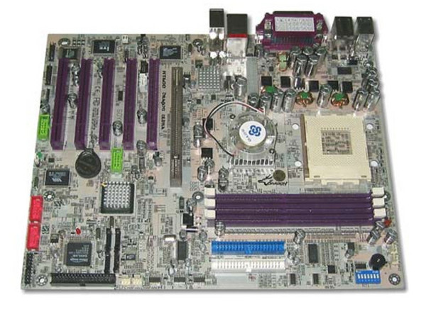 T. M. SY-KT600 DRAGON Ultra Platinum, ChipSet VIA KT600,
Soporta Athlon XP, Duron / Bus 266/333/400 MHz,
Integrado: Audio 6 Canales, RED, 6 USB2, 2 FireWire,
Memoria: DDR 400/333/266, 3 Bancos, 3GB Max,
Diseño: ATX, Puertos: 5x PCI, 1x AGP 4x/8x