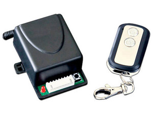 Receptor Inalámbrico con Control Remoto Axceze AX-REC10, 433.92MHz, Soporta hasta 29 controles.
